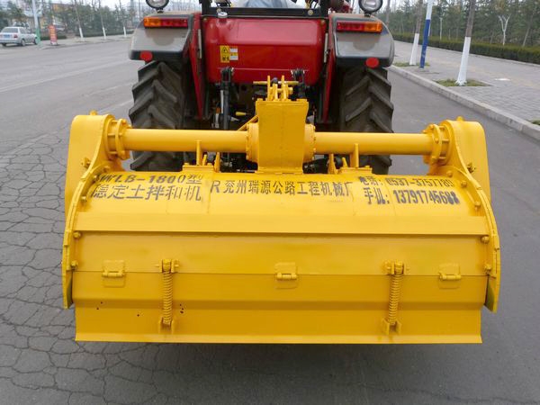 雙傳動(dòng)兩排鏈條拌和機(jī)(偏小型)