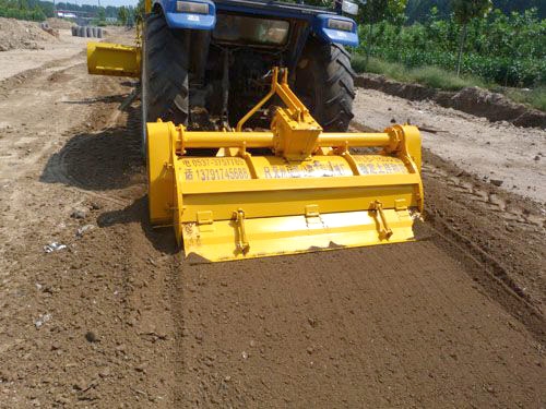 雙傳動兩排鏈條拌和機(中型)