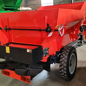 三輪撒糞車(chē)