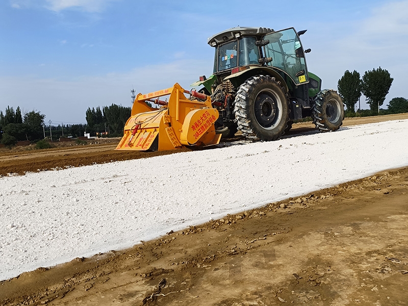 撒布車施工現(xiàn)場(chǎng)