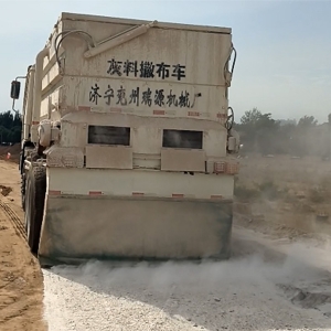 撒布車施工現(xiàn)場